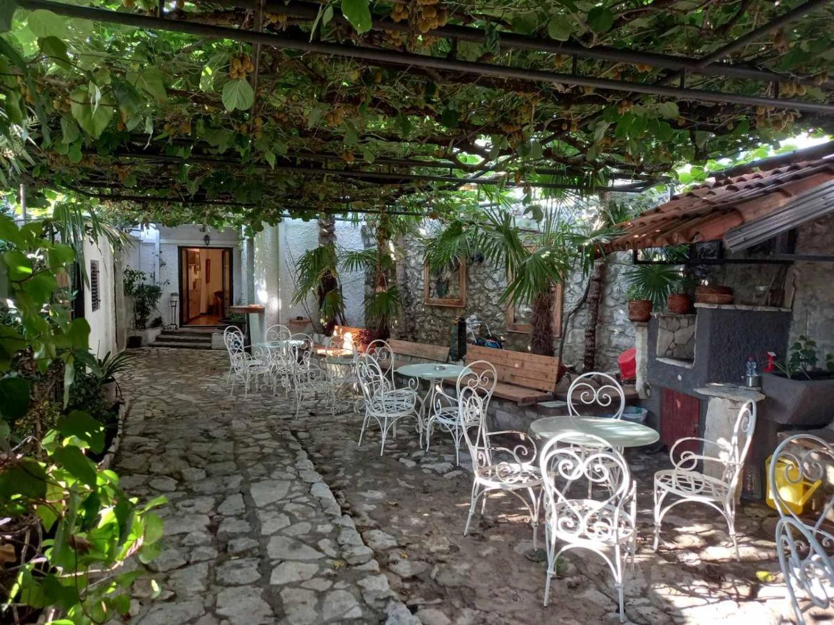 Heart Of Old Town Guesthouse بودغوريتْسا المظهر الخارجي الصورة